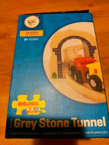 Rail tunnel de pierres grises 