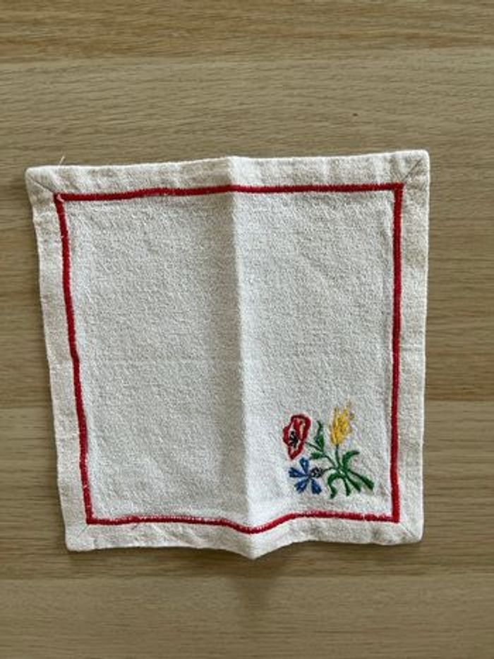 Nappe lin brodé main/12 serviettes/10 carrés - photo numéro 3