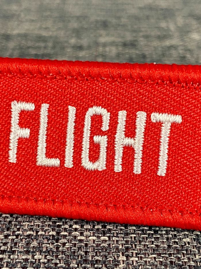 Porte Clés brodé Etiquette bagage Avgeek "Remove Before Flight" Avion NЕUF - photo numéro 3
