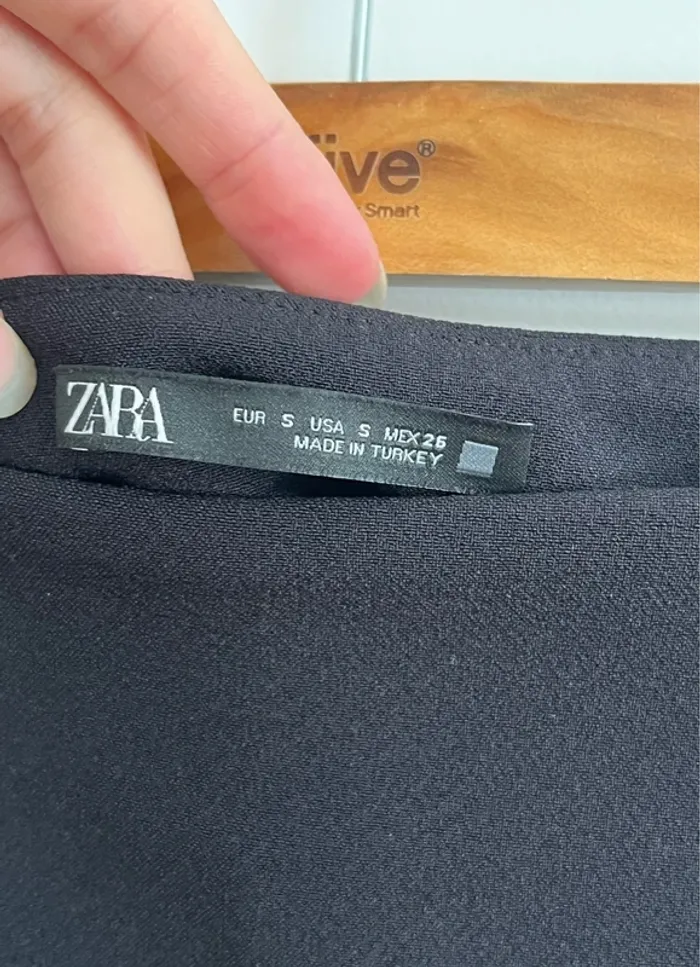 Jupe noire avec strass Zara - photo numéro 4