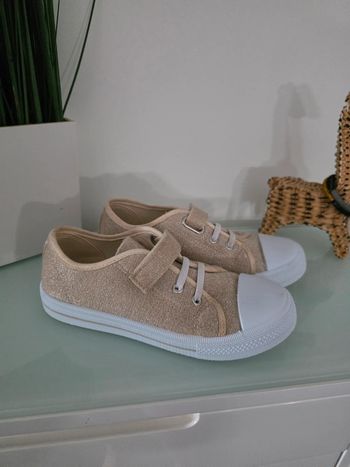 Chaussures plates type baskets