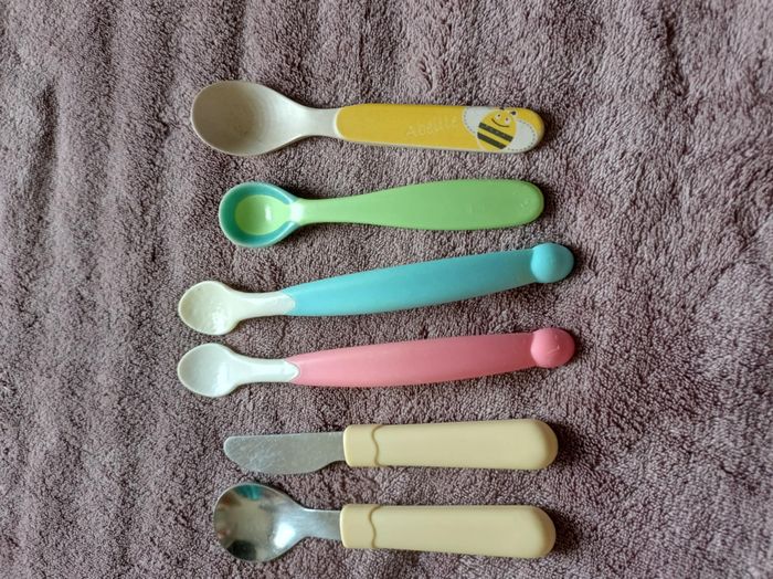 Lot de 5 cuillères différentes et 1 couteau pour enfant