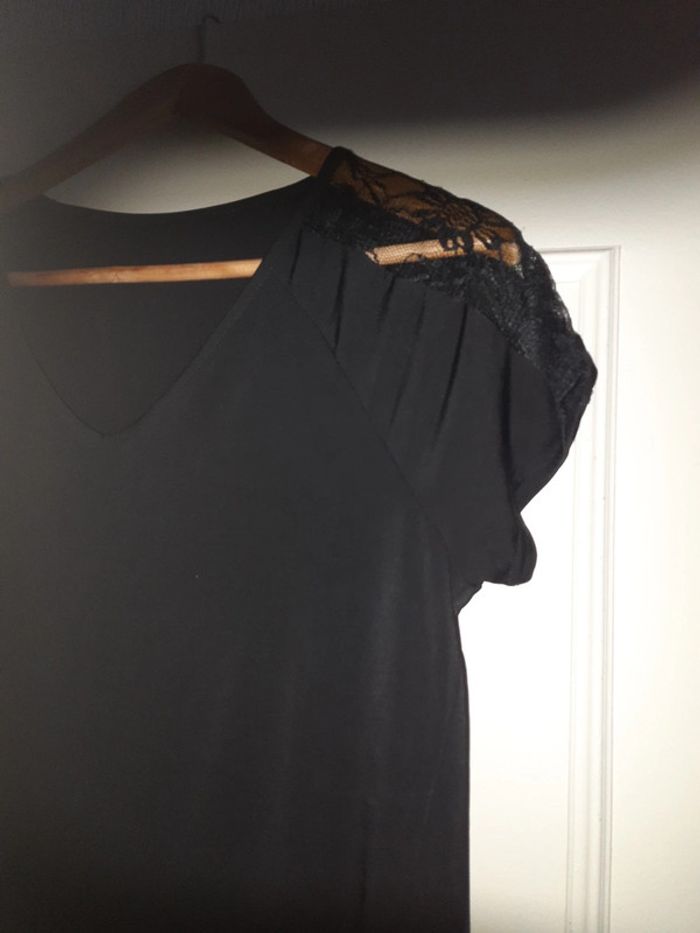 T shirt noir avec dentelle - photo numéro 2