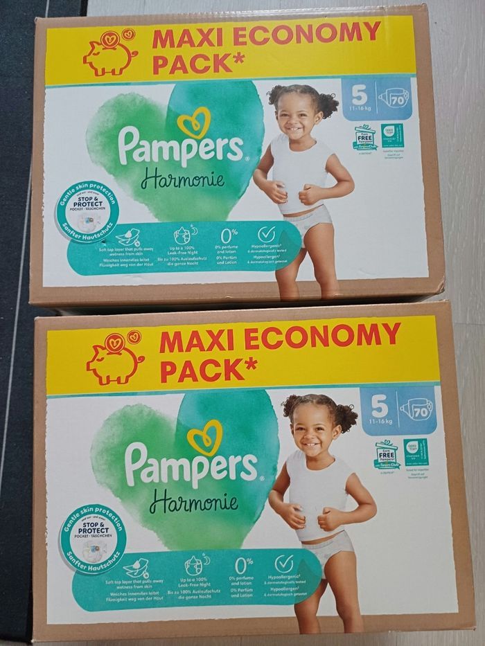 Deux cartons de couches pampers harmonie taille 5