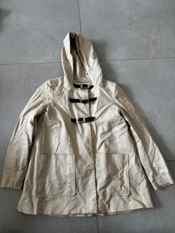 Veste crème Maje, taille 36, bon état mais petite tache noire