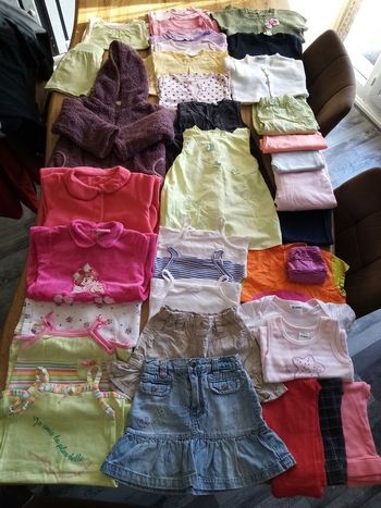 Lot de 36 vêtements 18 mois 🌼très bon et bon état