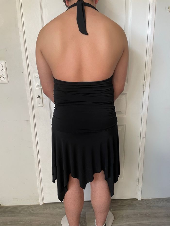 jolie robe noir à froufrou - photo numéro 2