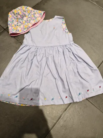 Très jolie robe avec chapeau Sergent Major 5ans