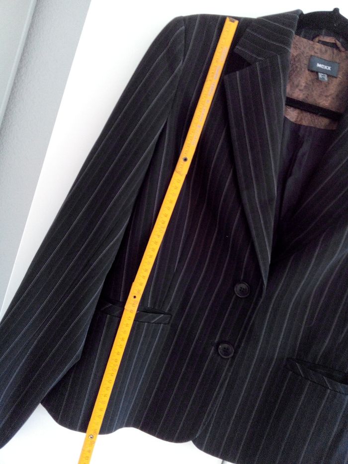 Veste avec fines rayures - photo numéro 9