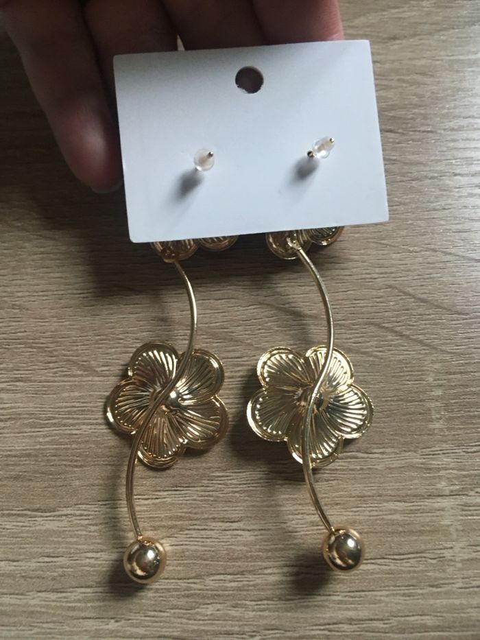 Boucles d’oreilles NEUVES pour femme forme de fleurs 🌼 couleur doré - photo numéro 6