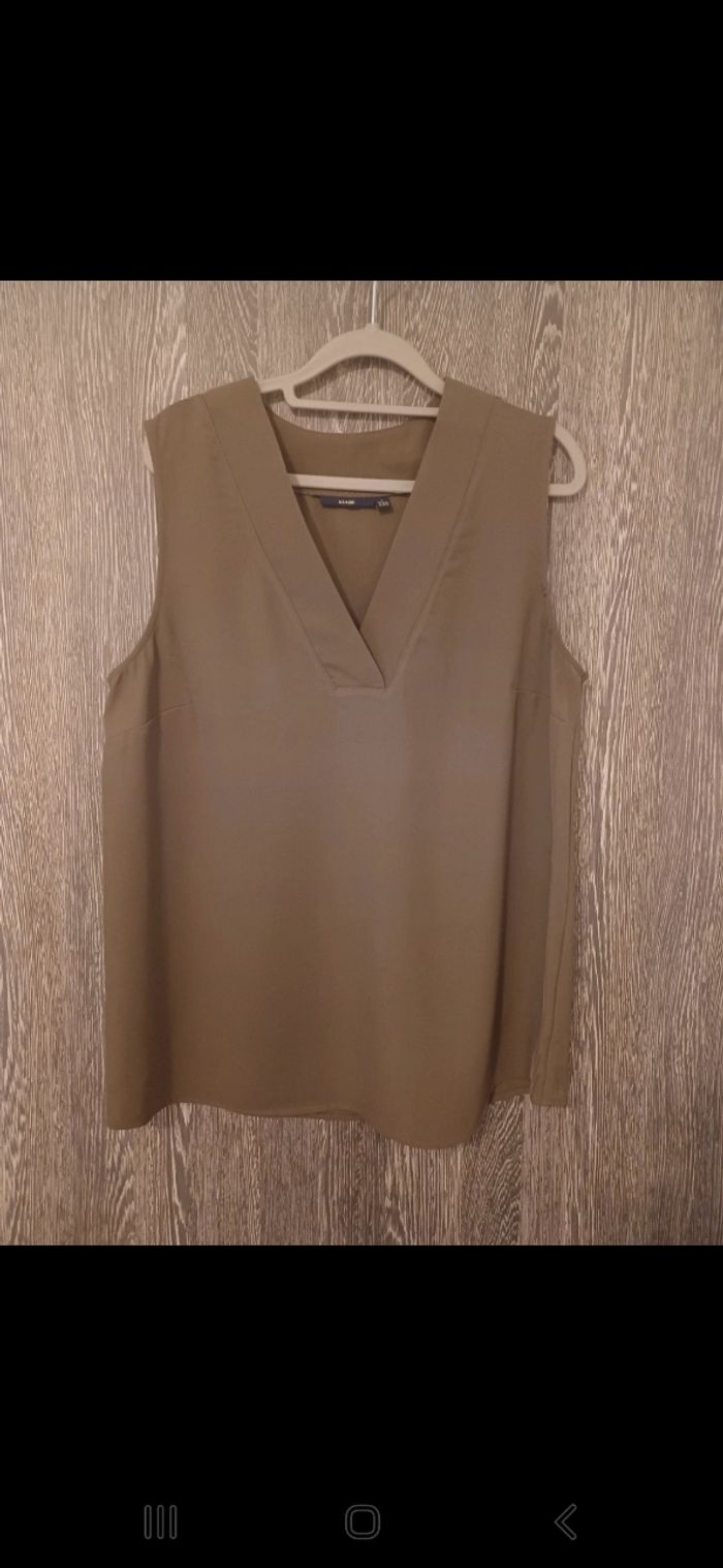 Blouse/ haut sans manches Kaki avec col v ouvert