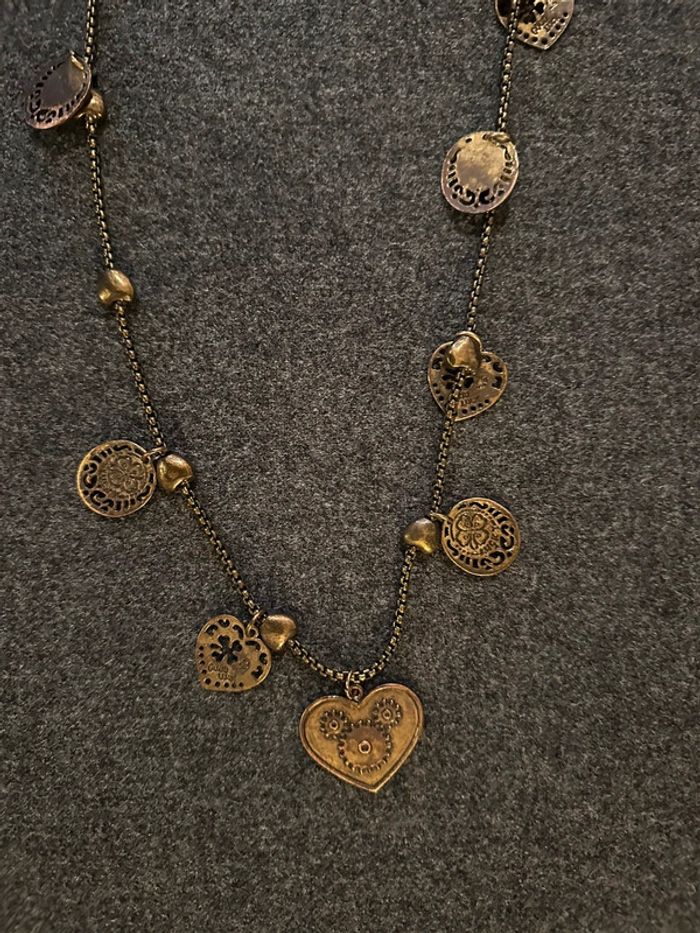 Collier sautoir médailles et cœurs - photo numéro 2