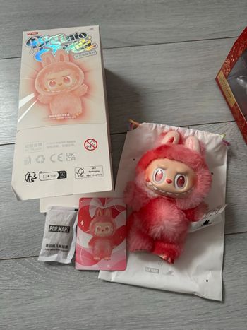 Labubu love pop mart 