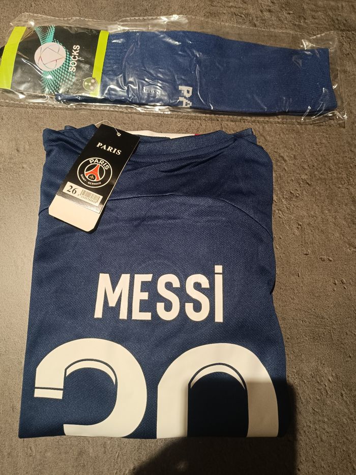 Tenue foot Léo Messi PSG Paris Saint-Germain bleu. T.26 - photo numéro 2