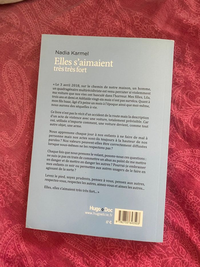 Livre Elle s’aimaient très très fort - photo numéro 2