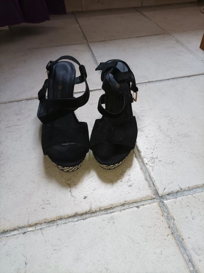 Sandales compensées femme noire - photo numéro 2
