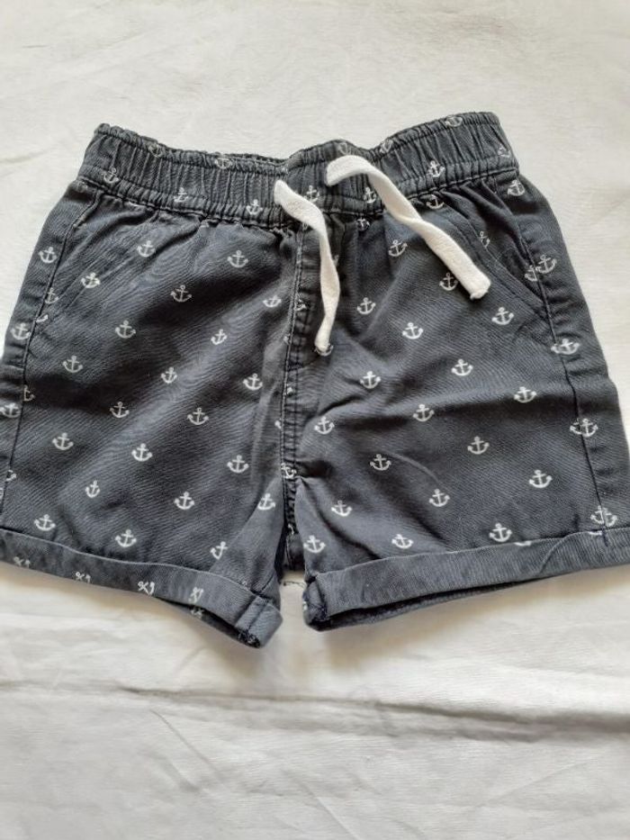 Short bleu marine taille 24 mois
