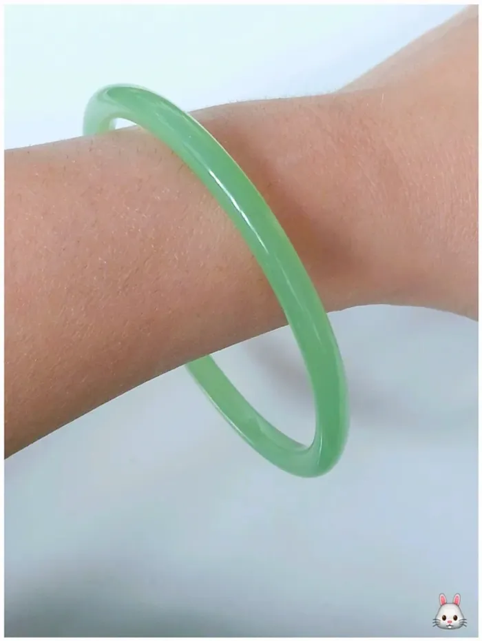 Bracelet jonc vert minimaliste en résine – pièce tendance et légère - photo numéro 3