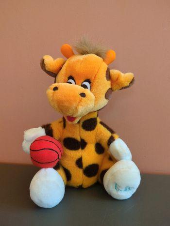 peluche girafe geoffrey basket