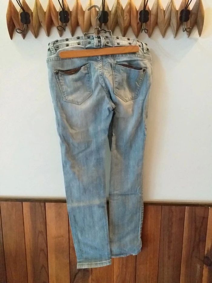 Jeans troué effet délavé - photo numéro 2