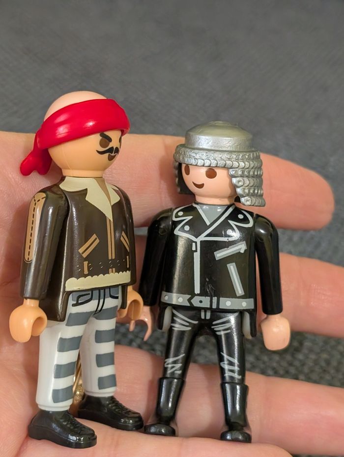 2 playmobil prisonniers - photo numéro 3