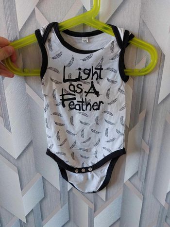 body blanc et noir plume