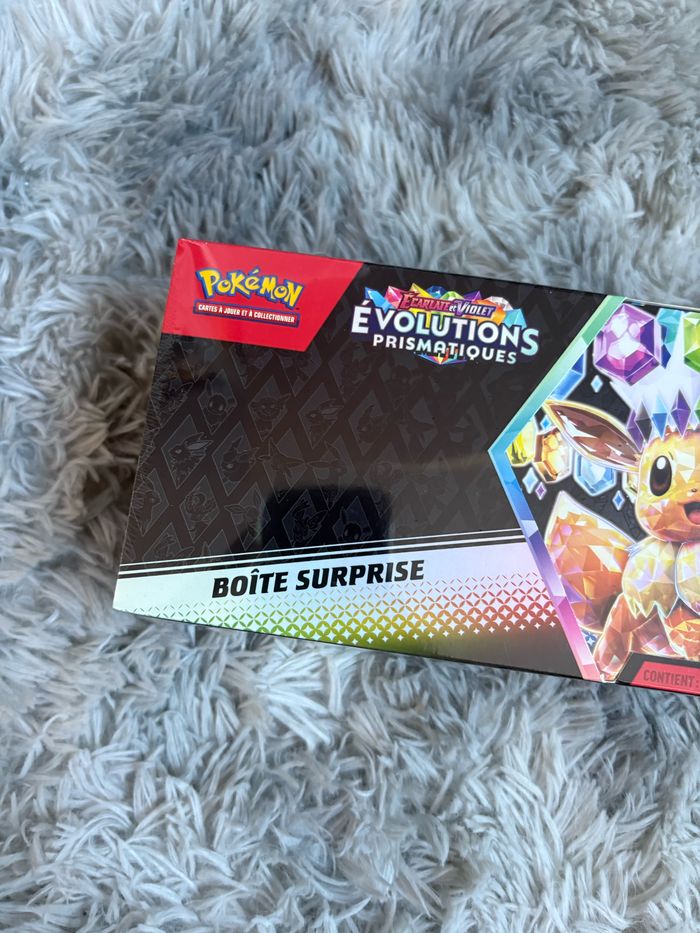 Boite surprise Pokémon évolution prismatique ev8.5 - photo numéro 3