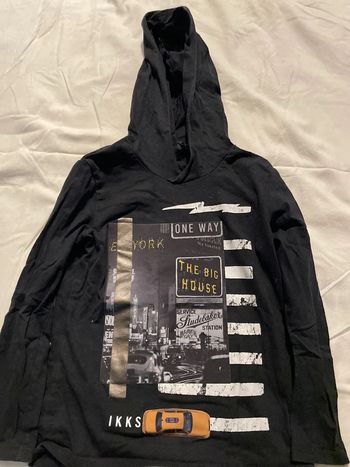 T shirt manche longue à capuche 5 ans