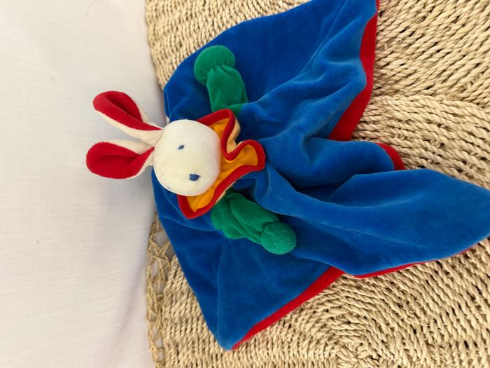 Doudou plat Lapin bleu vert rouge Moulin Roty - photo numéro 4