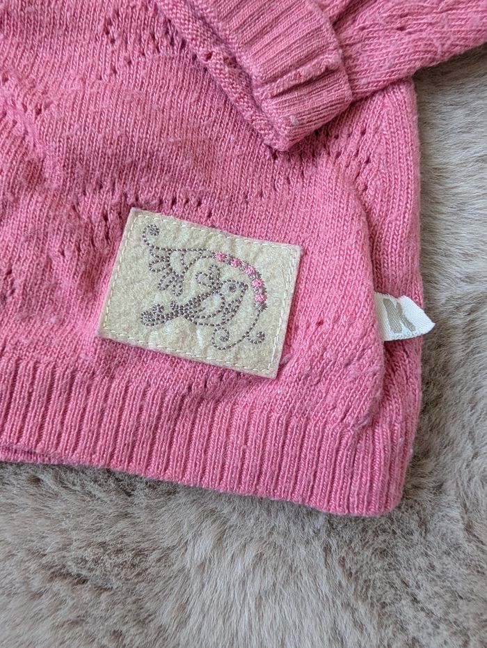 Gilet tricoté couleur rose framboise de la marque kanz en taille 3 mois - photo numéro 2