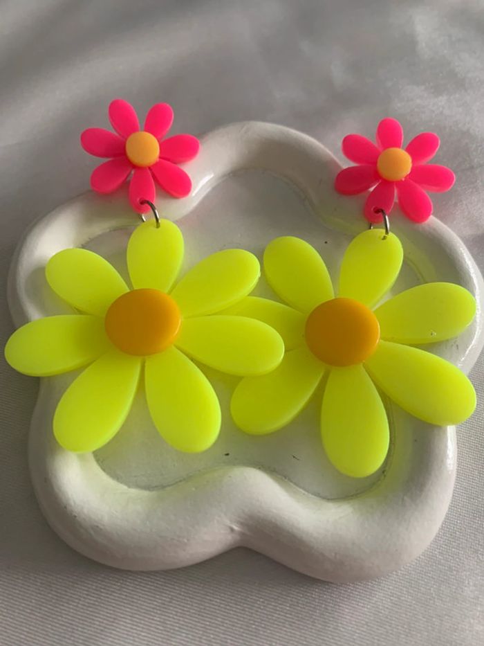 Grandes boucles d’oreilles xxl fleur rose et jaune fluo - photo numéro 2