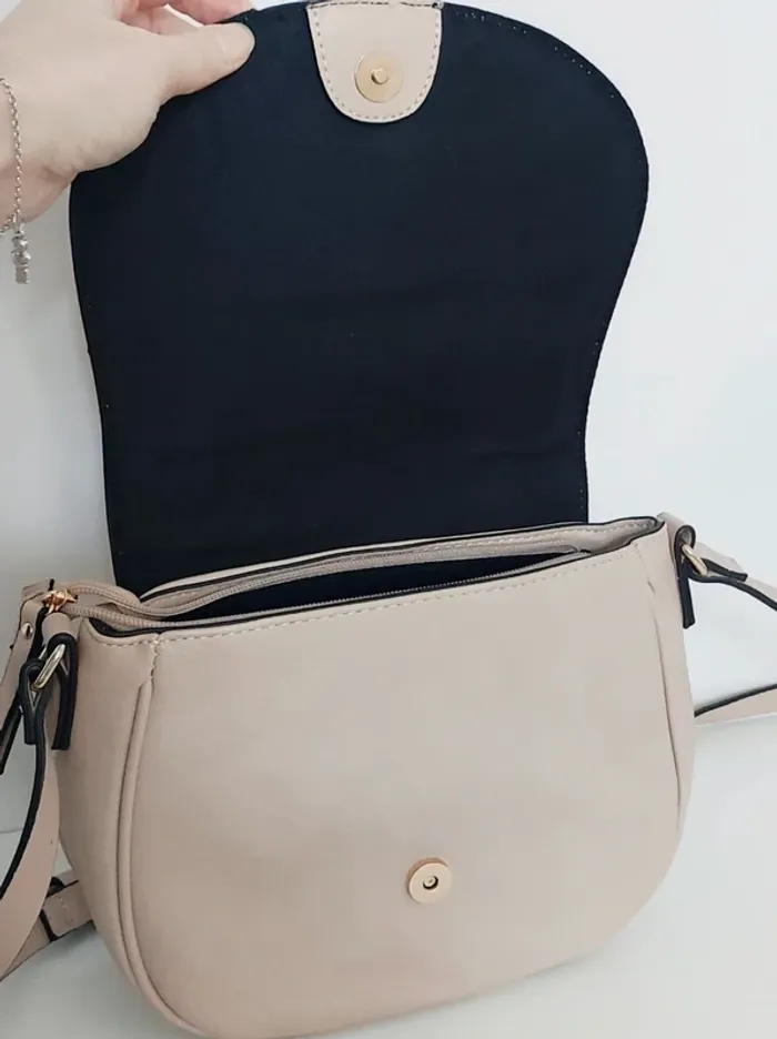 Sac à main effet cuir demi-lune bandoulière beige y2k - photo numéro 4