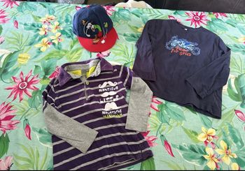 Lot 2 tee-shirts garçon et 1 casquette taille 4 ans