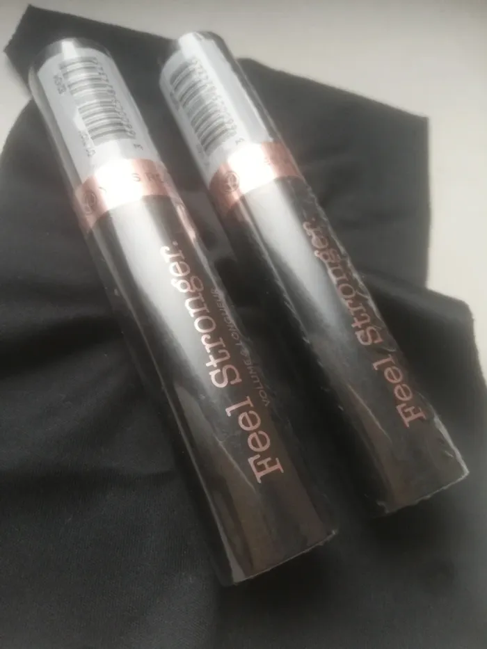Lot de deux tubes de mascara - photo numéro 2