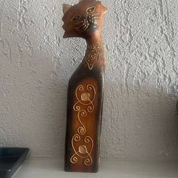 Statut chat en bois