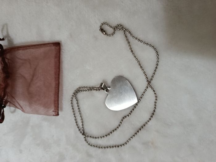 A saisir : collier  " reine des neiges "  ( Bien lire merci) - photo numéro 3