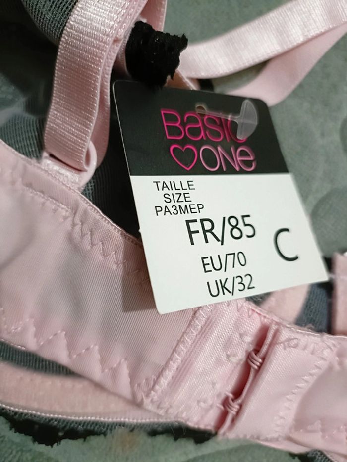 Soutien gorge 85C rose et noir - photo numéro 3