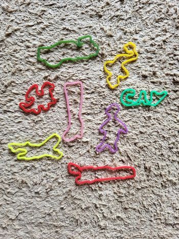 Lot de 8 bracelets élastique forme piñata anniversaire