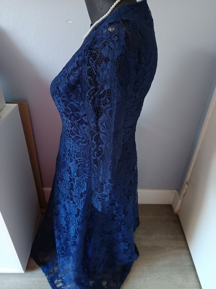 Robe en dentelle - photo numéro 3