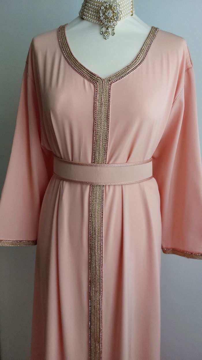 Caftan NEUF jamais porté couleur abricot simple et classe - photo numéro 2