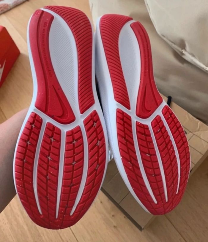 Sneakers Nike taille 36,5 - photo numéro 5
