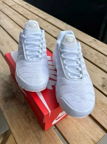 Tn blanche taille 41 jamais porté 