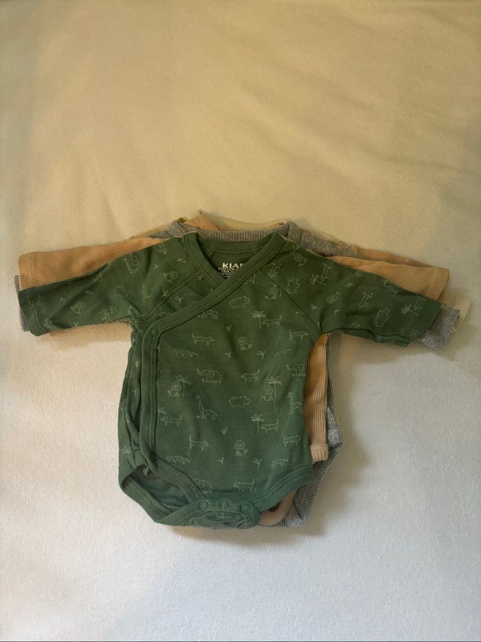 Lot pyjamas et bodies - photo numéro 8