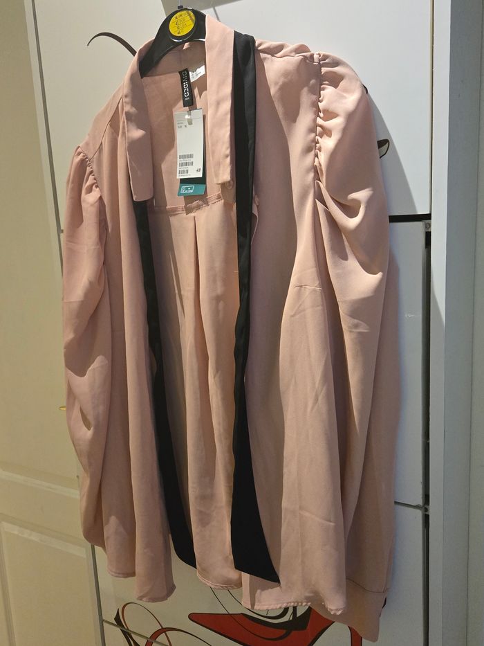 Chemise rose à lavallière noire T.44/46 H&M neuve - photo numéro 3