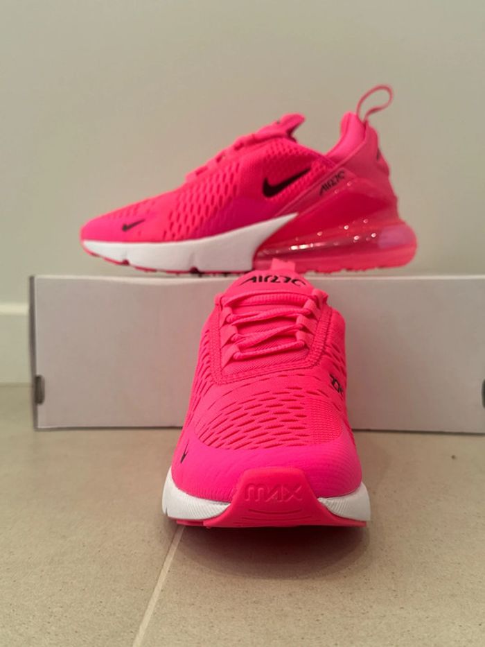 nike 270 hyper pink