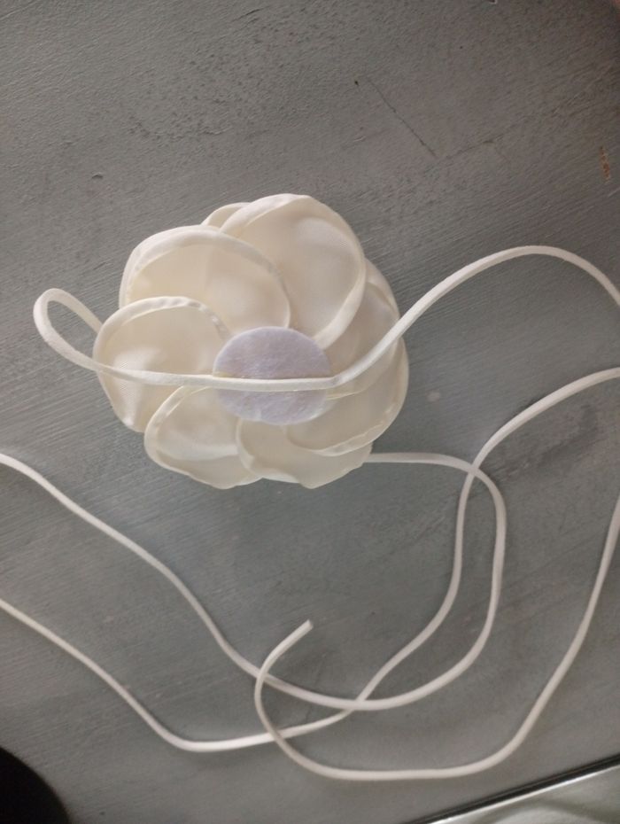 Fleur en tissu satiné, multi usages - photo numéro 3