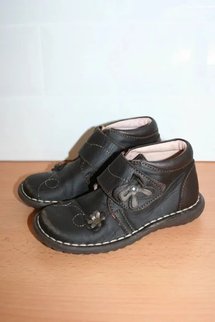 Bottines chocolat marque Miss, pointure 28, cuir véritable - photo numéro 1