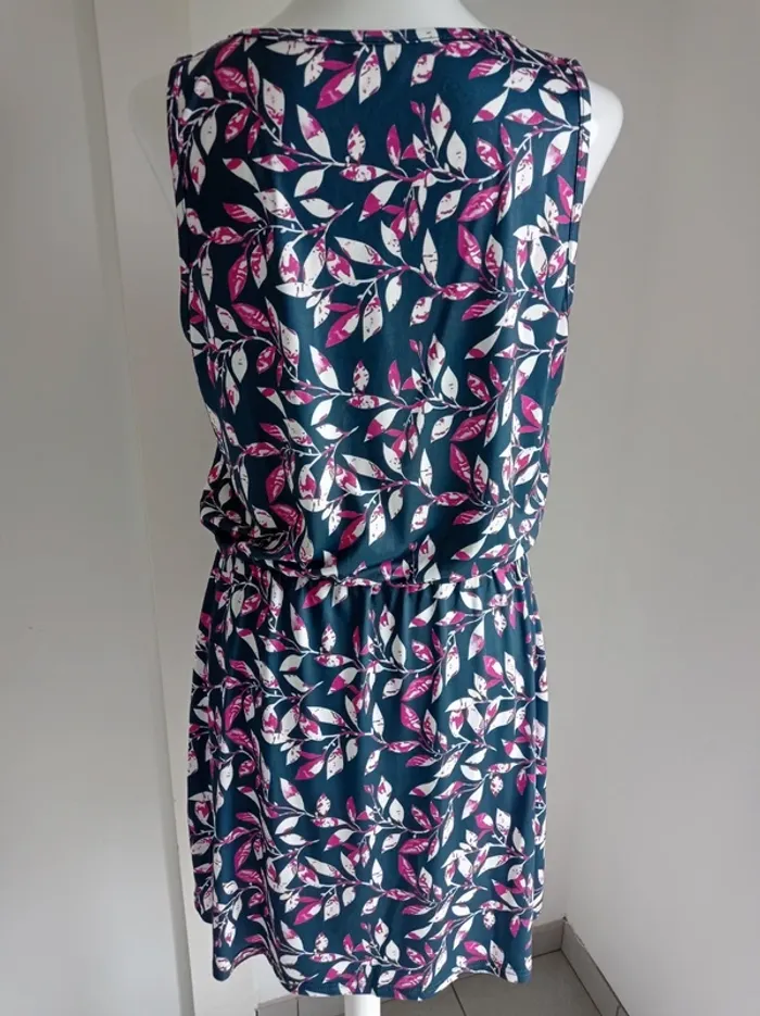 Robe d'été grise avec feuilles fushia et blanches T.M - photo numéro 2