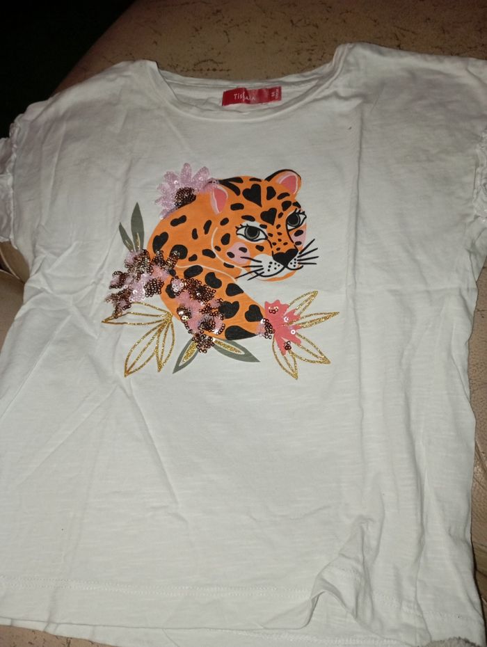 Vends deux t-shirts pour fille - photo numéro 4