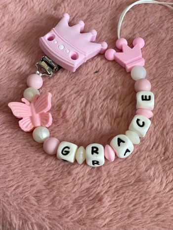 Attache tétine couronne